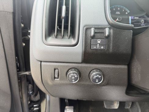 Used 2017 Chevrolet Colorado Z71 AWD/4WD image 12