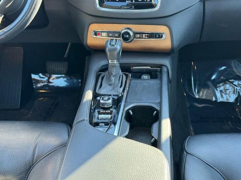 Used 2021 Volvo XC90 T6 Momentum image 15