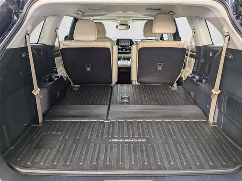 Used 2020 Toyota Highlander Limited image 6
