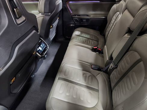 Used 2023 Rivian R1S Launch Edition image 39