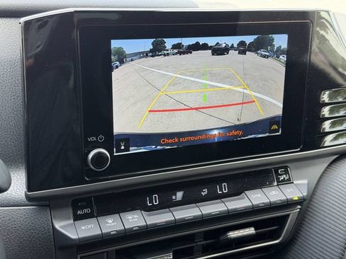 Used 2025 Toyota Camry SE w/ Convenience Package FWD image 18