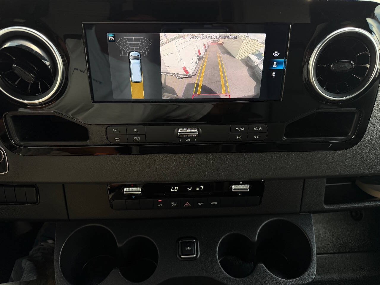 Used 2022 Mercedes-Benz Sprinter 4500 w/ Parking Package image 8