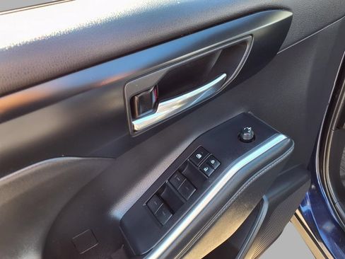 Used 2022 Toyota Highlander XLE FWD image 21