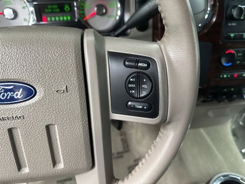 Used 2008 Ford F550 Lariat image 19