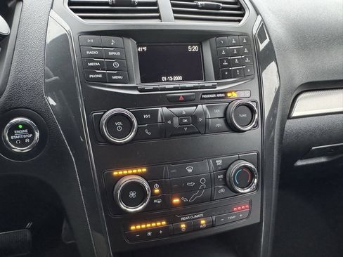 Certified 2018 Ford Explorer XLT image 33