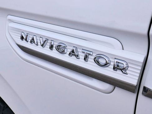 Used 2022 Lincoln Navigator L Reserve image 17