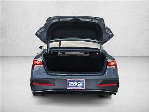 Certified 2025 Hyundai Elantra Sport FWD image 6