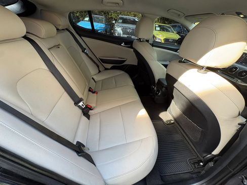 Used 2019 Kia Stinger RWD image 16