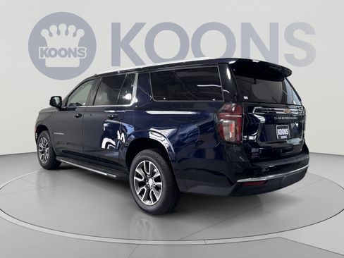 Used 2021 Chevrolet Suburban LT w/ LT Signature Package AWD/4WD image 8