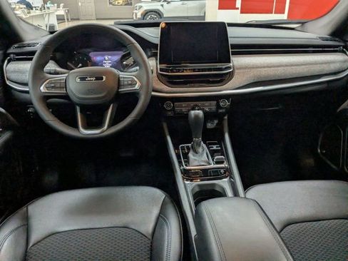 Used 2025 Jeep Compass Latitude w/ Sun & Sound Group AWD/4WD image 25
