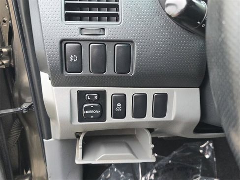 Used 2012 Toyota Tacoma PreRunner image 32