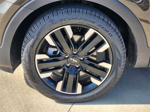 Used 2025 Kia Telluride SX image 11