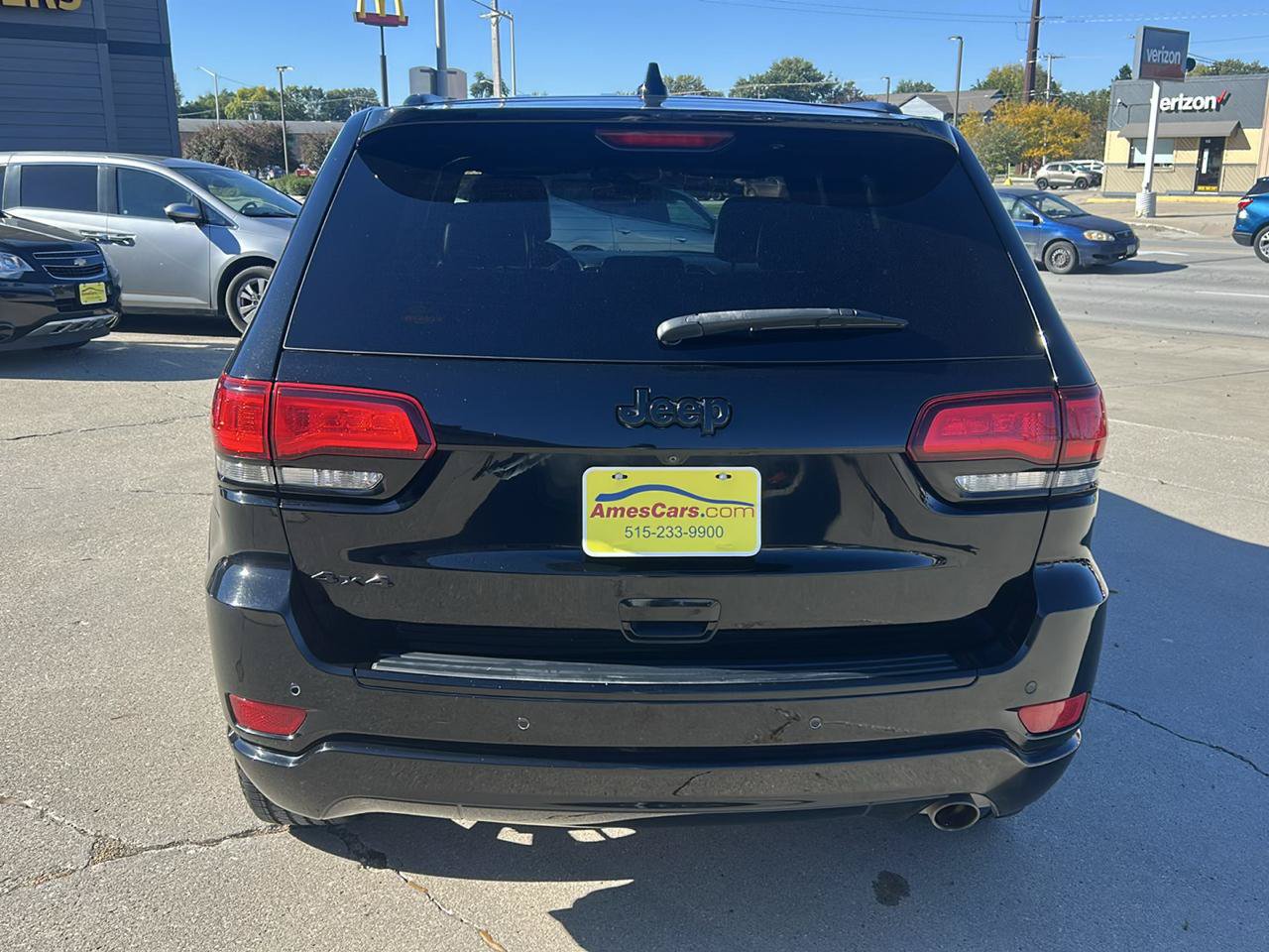 Used 2017 Jeep Grand Cherokee Altitude AWD/4WD image 4
