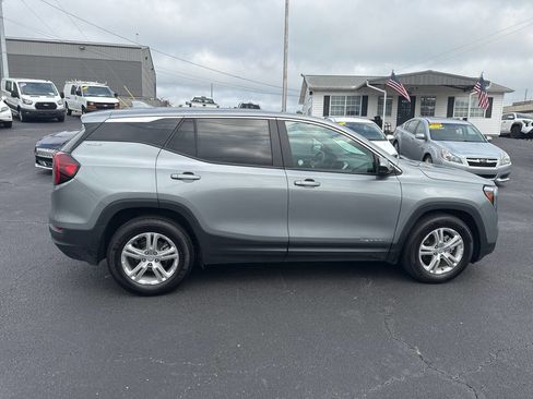 Used 2024 GMC Terrain SLE image 9