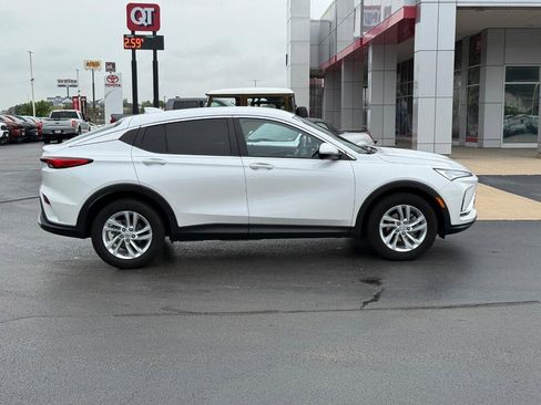 Used 2024 Buick Envista Preferred w/ Convenience I Package image 2