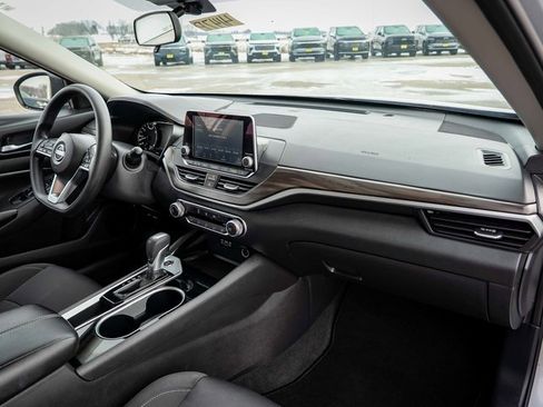 Used 2024 Nissan Altima 2.5 SV image 16