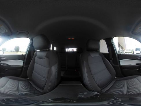 Used 2025 Chevrolet Trax LT FWD image 41