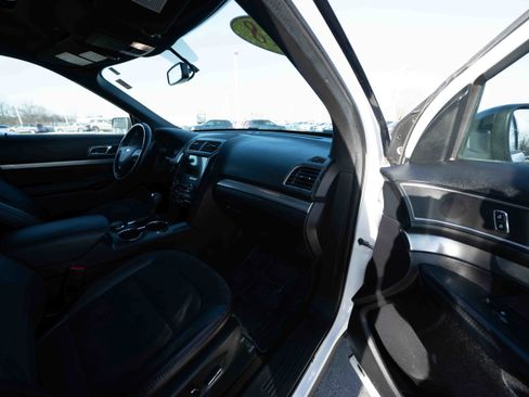 Used 2018 Ford Explorer XLT w/ Equipment Group 202A image 26