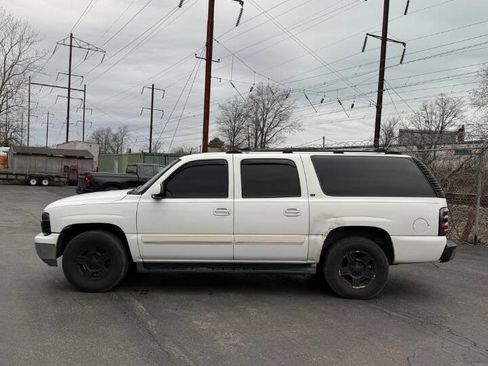 Used 2004 Chevrolet Suburban LT w/ Preferred Equipment Group image 4