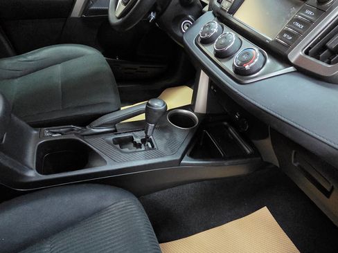 Used 2015 Toyota RAV4 LE image 23