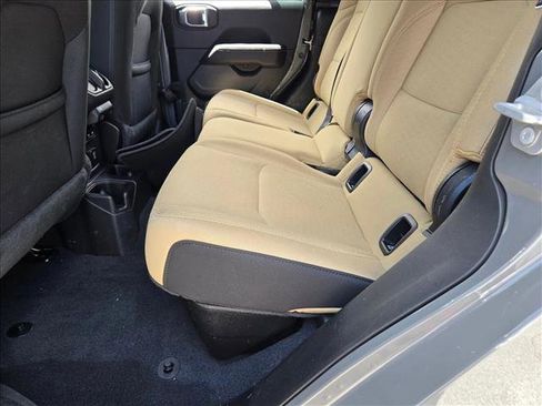 Used 2022 Jeep Gladiator Overland AWD/4WD image 18