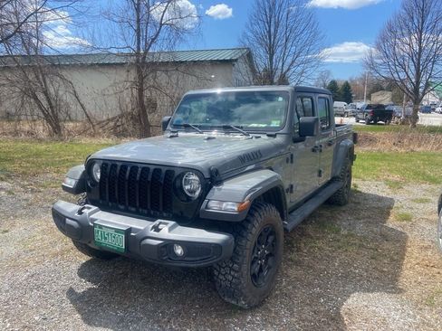 Used 2021 Jeep Gladiator Sport AWD/4WD image 3