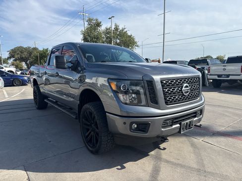 Used 2018 Nissan Titan SL w/ Midnight Edition AWD/4WD image 4