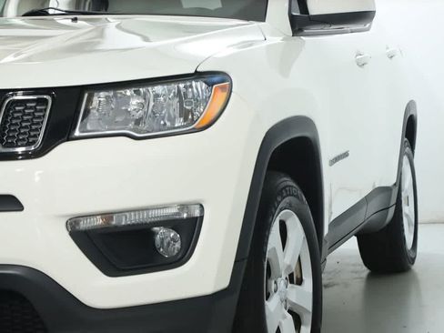 Used 2017 Jeep Compass Latitude w/ Popular Equipment Group AWD/4WD image 4