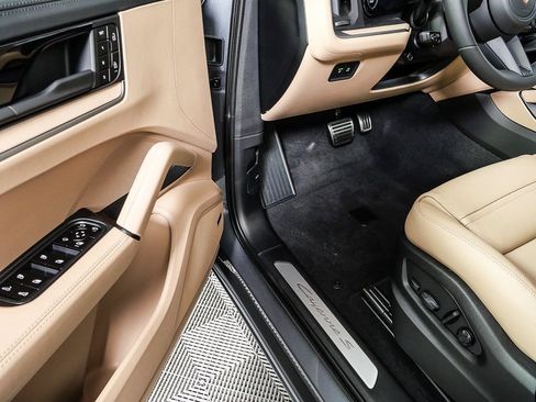 New 2026 Porsche Cayenne S image 8