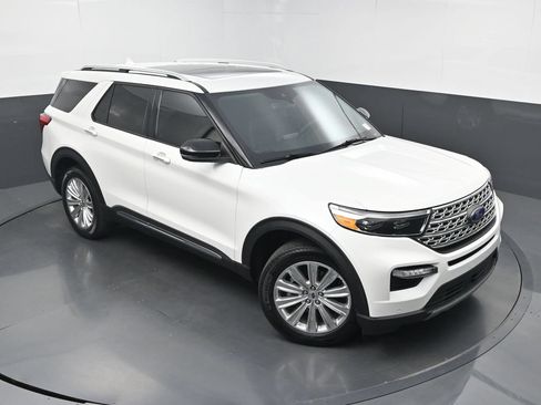 Used 2022 Ford Explorer Limited w/ Equipment Group 301A AWD/4WD image 34
