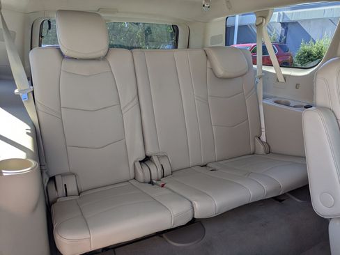 Used 2020 Cadillac Escalade ESV Luxury AWD/4WD image 29