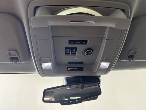 Used 2020 Chevrolet Suburban LT w/ Luxury Package AWD/4WD image 19