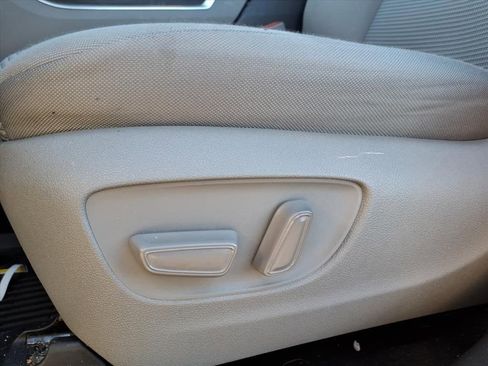 Used 2022 Toyota Highlander L image 4