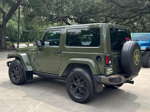 Used 2016 Jeep Wrangler Sahara AWD/4WD image 12