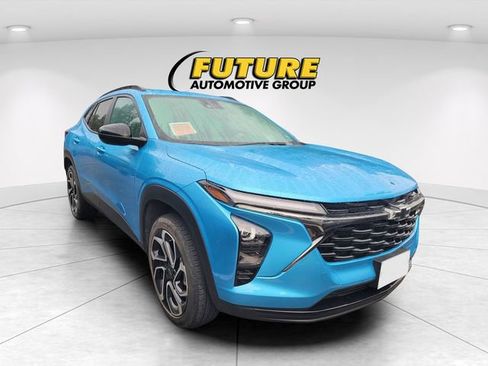 Used 2025 Chevrolet Trax RS w/ Driver Confidence Package FWD image 1