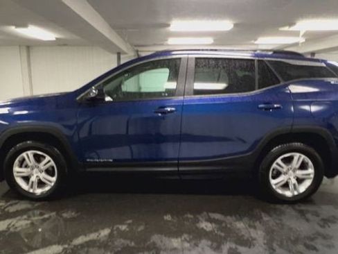 Certified 2022 GMC Terrain SLE w/ Driver Convenience Package image 5