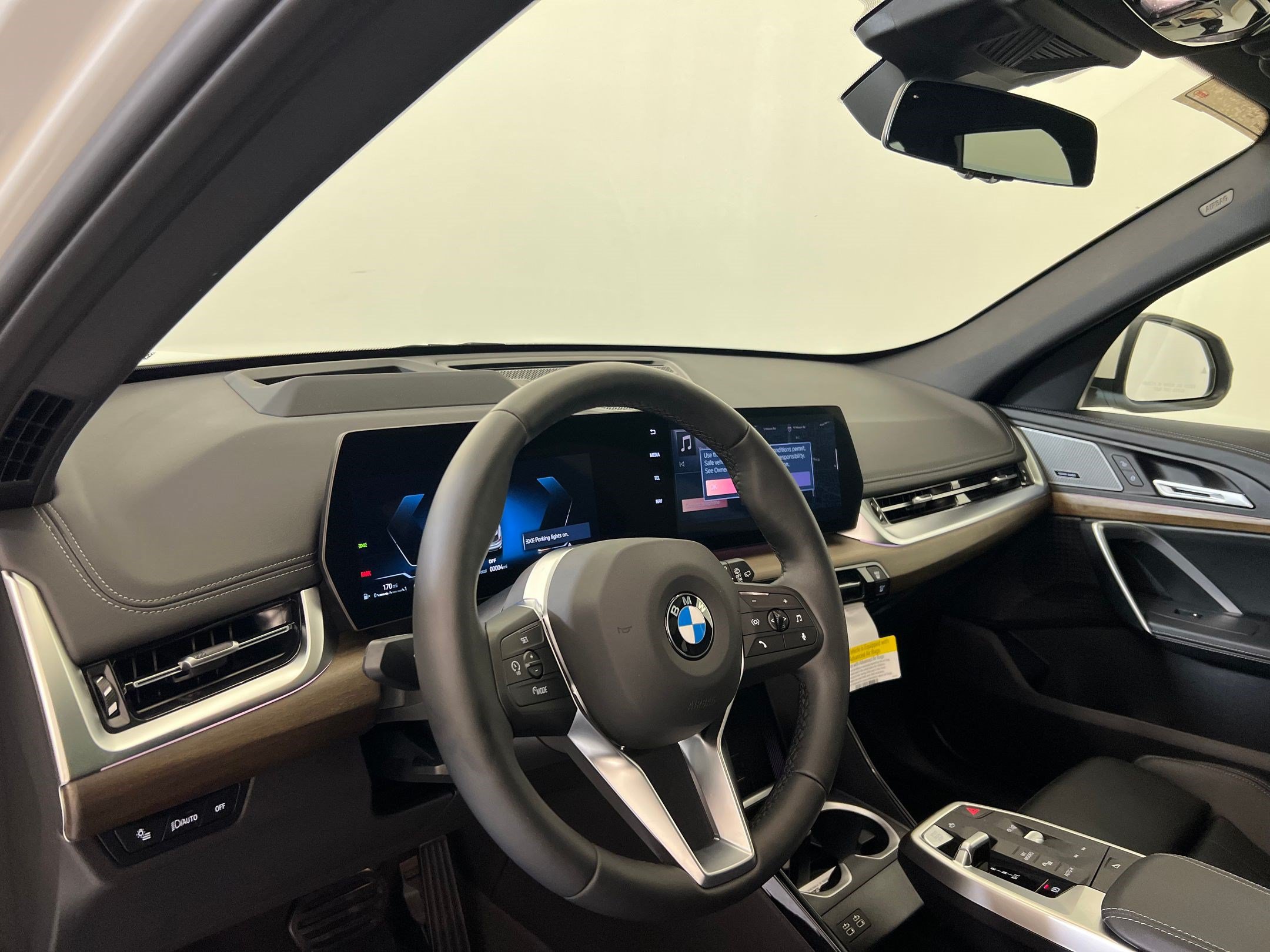Used 2026 BMW X1 xDrive28i w/ Technology Package AWD/4WD image 4