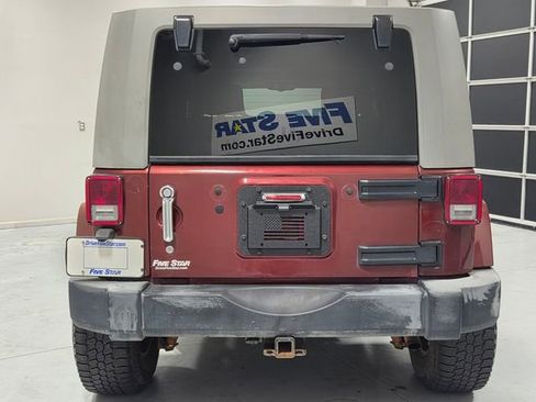 Used 2007 Jeep Wrangler Unlimited Sahara w/ Dual Top Group RWD image 10