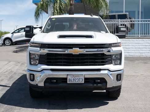 Used 2024 Chevrolet Silverado 2500 LT w/ Convenience Package AWD/4WD image 3