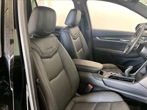 Used 2025 Cadillac XT6 Sport w/ Technology Package image 7