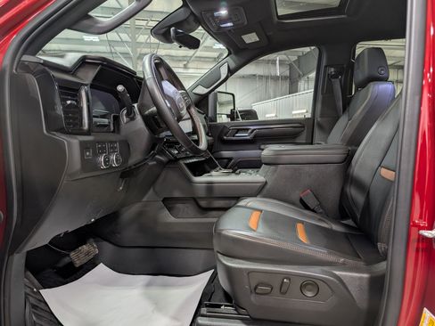 Used 2024 GMC Sierra 2500 AT4 w/ AT4 Premium Plus Package AWD/4WD image 9