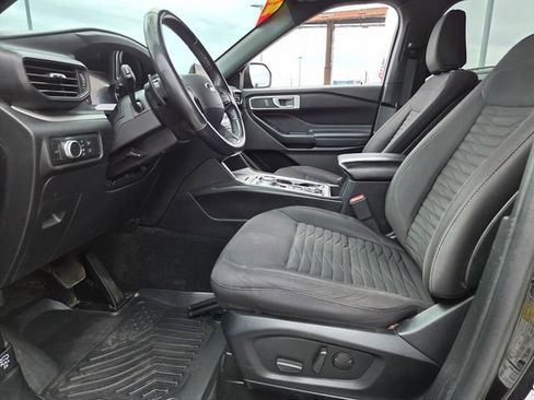 Used 2020 Ford Explorer XLT w/ Comfort Package AWD/4WD image 5