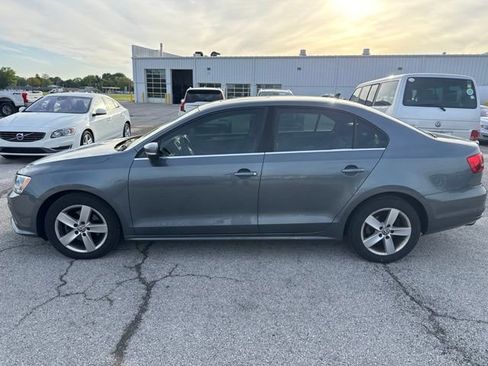 Used 2015 Volkswagen Jetta SE FWD image 2