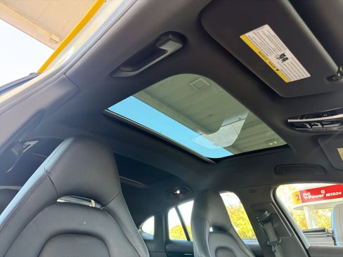 Used 2018 Porsche Panamera 4 image 33