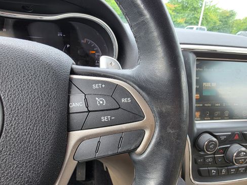 Used 2017 Jeep Grand Cherokee Limited AWD/4WD image 13