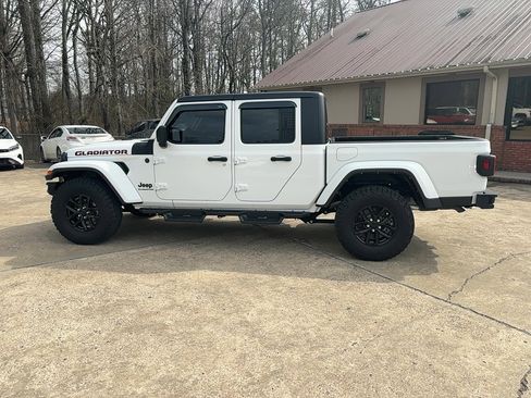 Used 2022 Jeep Gladiator Sport image 8