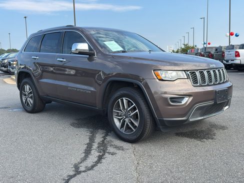 Used 2021 Jeep Grand Cherokee Limited w/ Trailer Tow Group IV RWD image 2