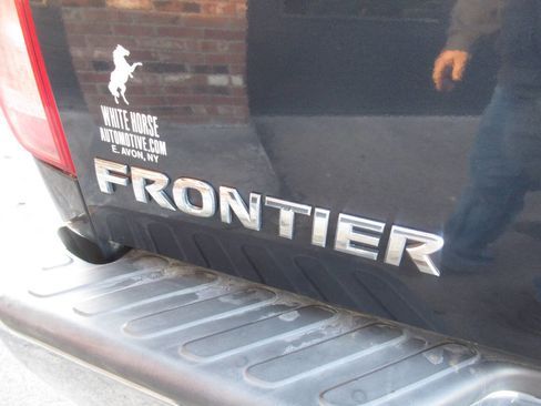 Used 2019 Nissan Frontier SV image 11