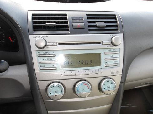 Used 2008 Toyota Camry LE image 16