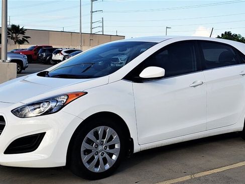 Used 2016 Hyundai Elantra GT FWD image 1